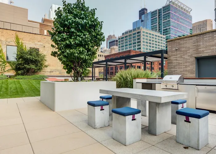 Blueground West Loop Rooftop Pool Gym Chi-1138 * Чикаго